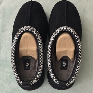 UGG Black Slippers with Geometric Trim